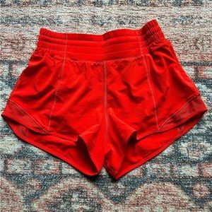 Lululemon hotty hot short high waisted size 4 2.5" inseam
